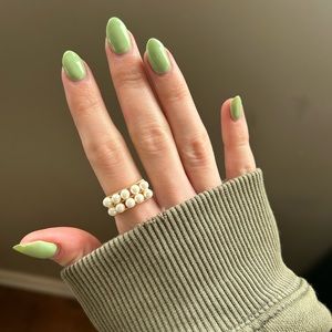 Brand New Anthropologie Parallel Pearl and Gold Bar Ring